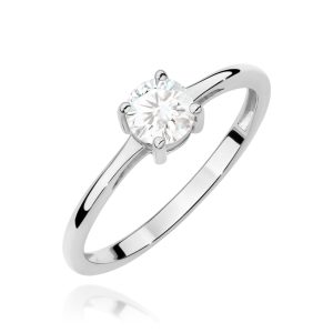 Pierścionek W0656 Biały Szafir 0,60ct białe złoto